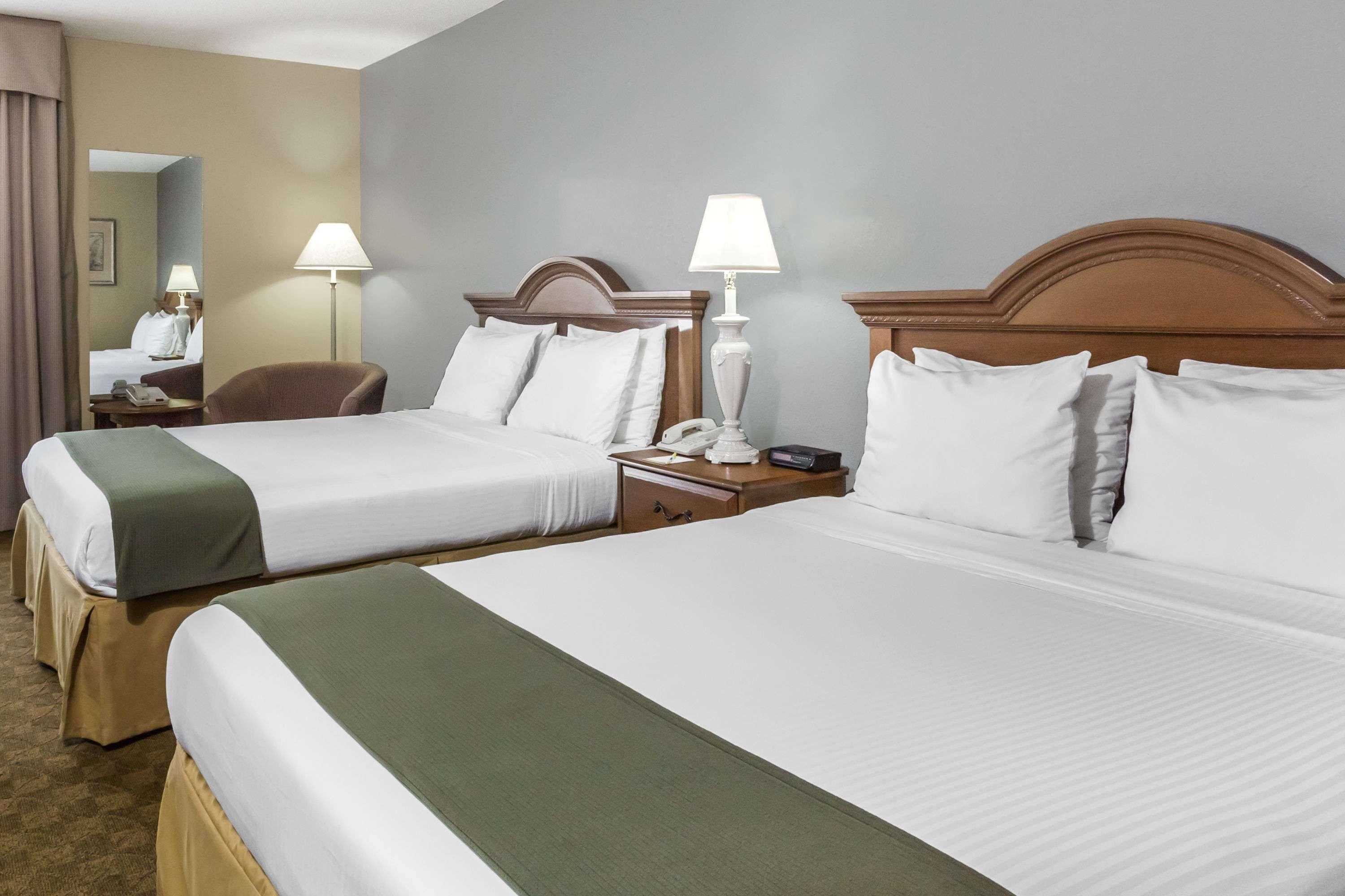 Days Inn By Wyndham Selma Esterno foto