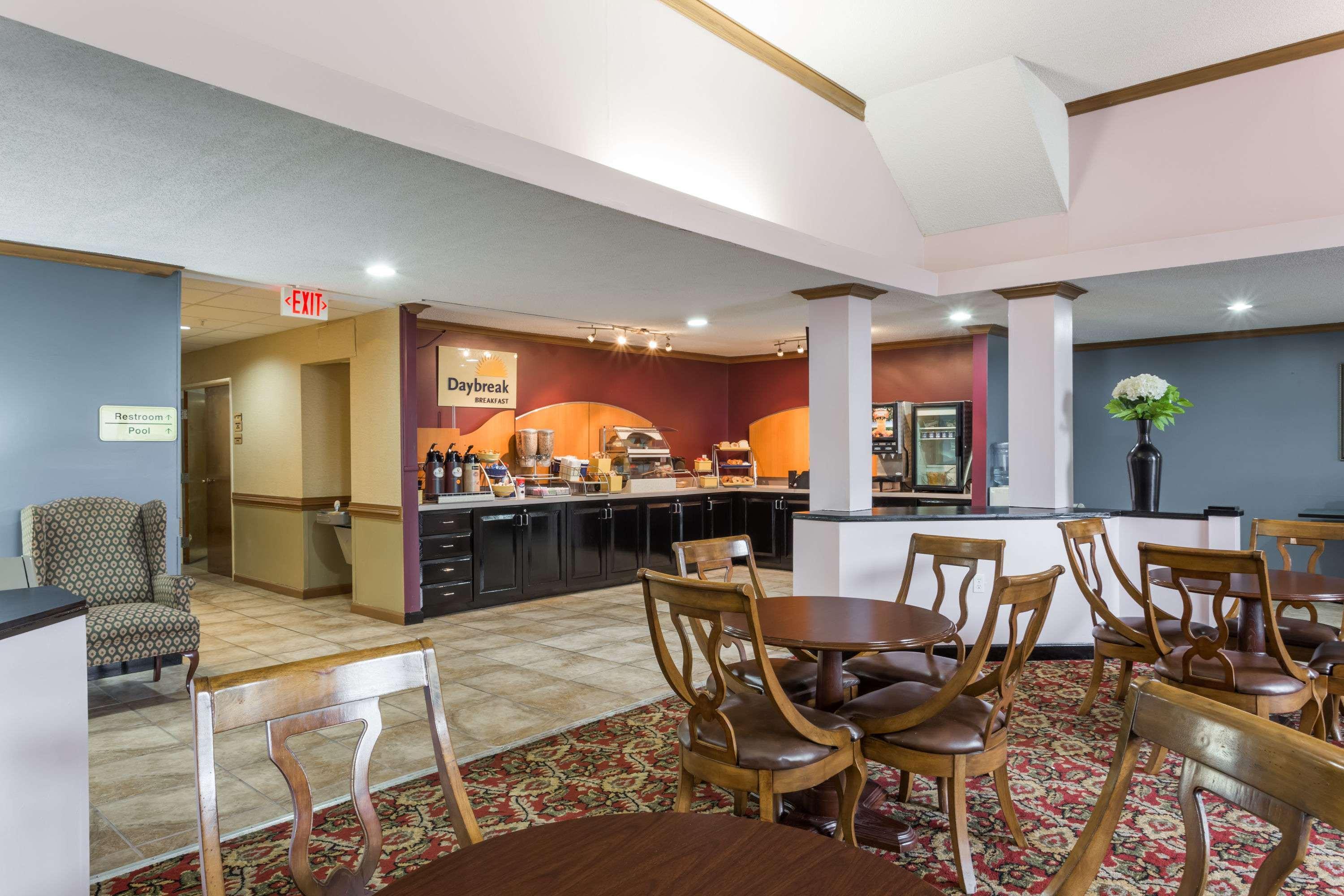 Days Inn By Wyndham Selma Esterno foto