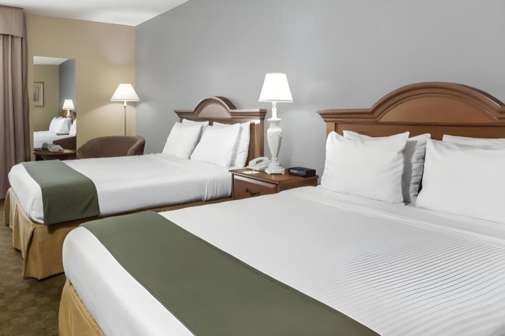 Days Inn By Wyndham Selma Esterno foto