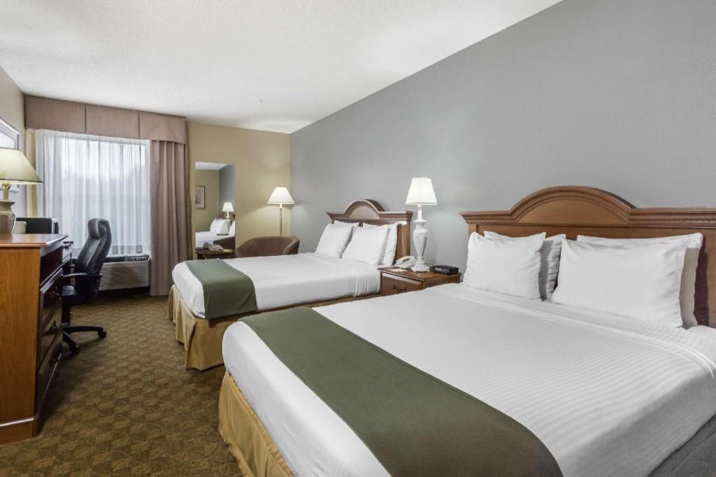 Days Inn By Wyndham Selma Esterno foto