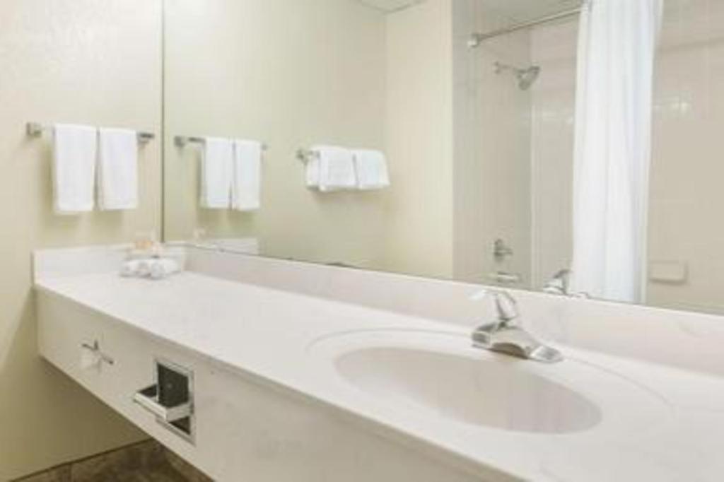 Days Inn By Wyndham Selma Esterno foto