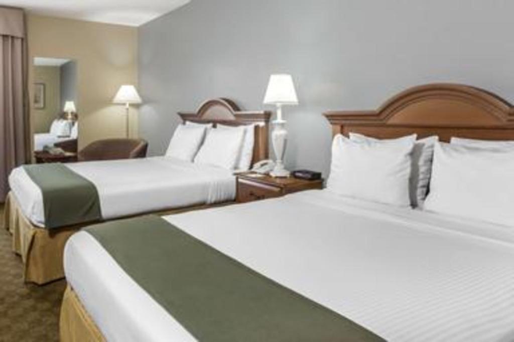 Days Inn By Wyndham Selma Esterno foto