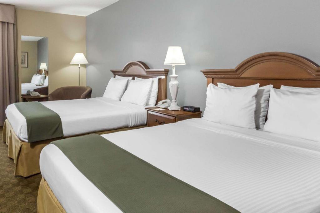 Days Inn By Wyndham Selma Esterno foto