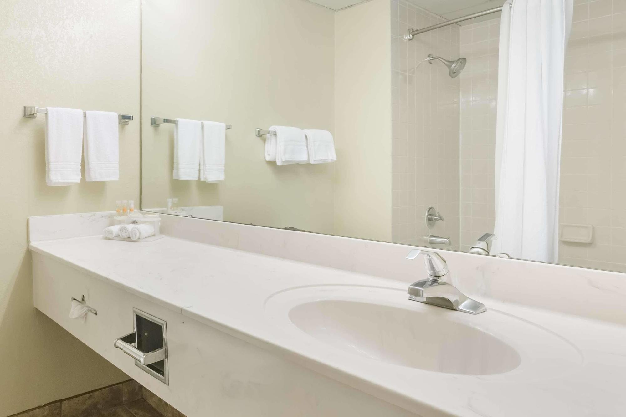 Days Inn By Wyndham Selma Esterno foto